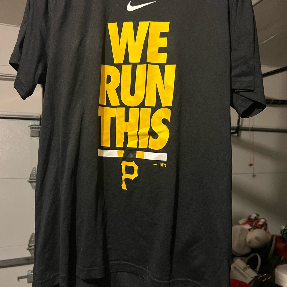 Nike Pittsburgh Pirates black shirt size medium